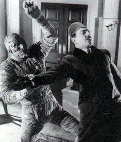Lee in The Mummy (1959)
